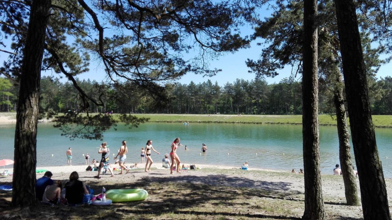 Boshuisje op de Veluwe Nunspeet Buitenkant foto