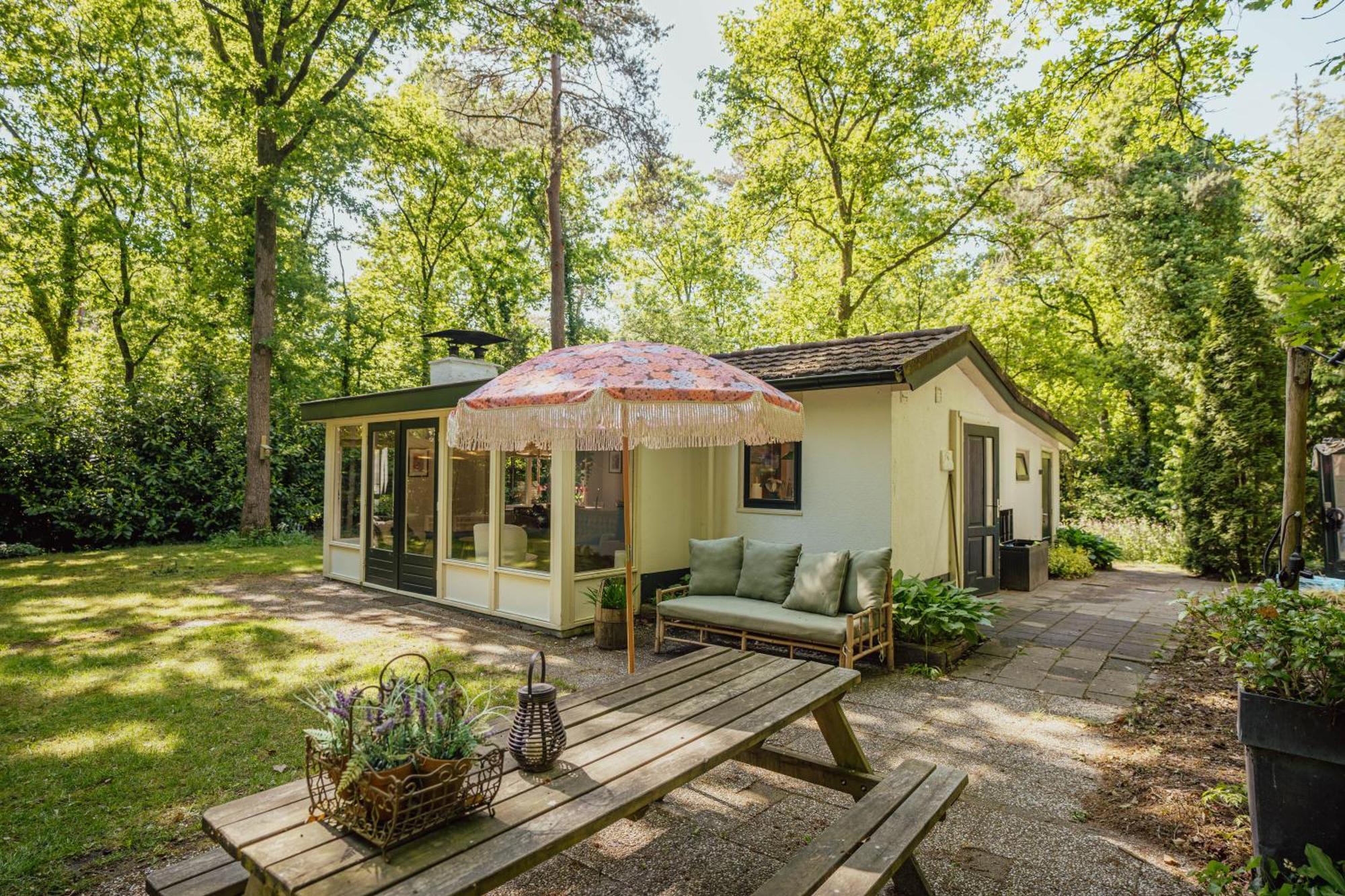 Boshuisje op de Veluwe Nunspeet Buitenkant foto